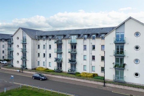View Full Details for 45 Dalhousie Court, Links Parade, Carnoustie