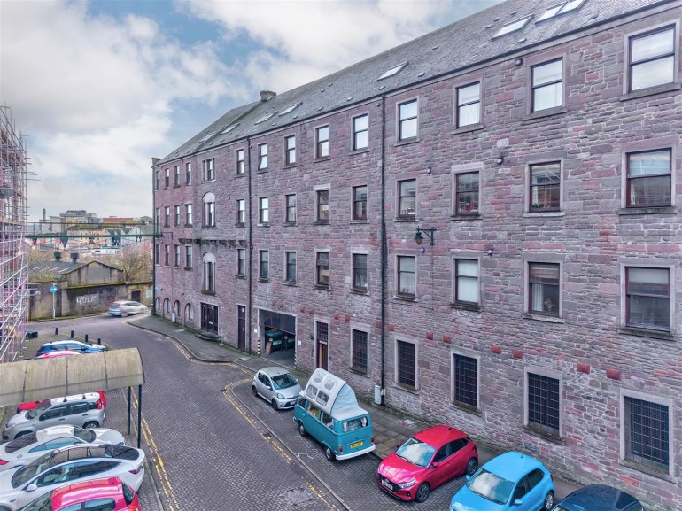 17, Pleasance Court, Dundee