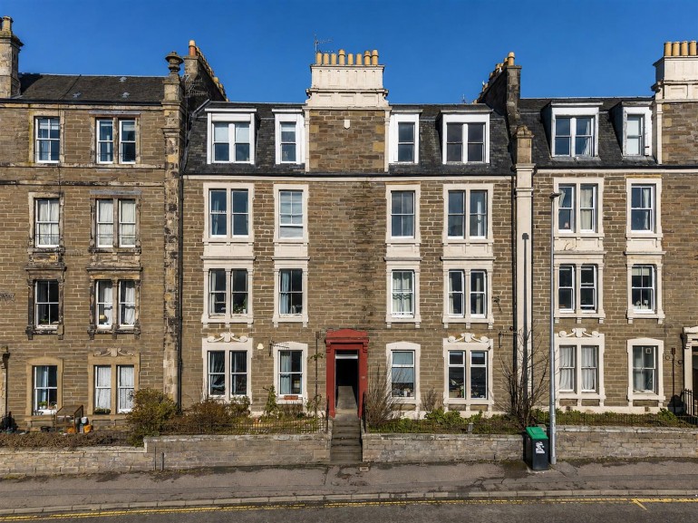 2/R, 297, Hawkhill, Dundee