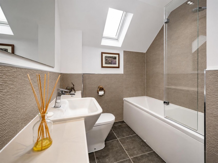 Images for Grayburn Loan, Dundee