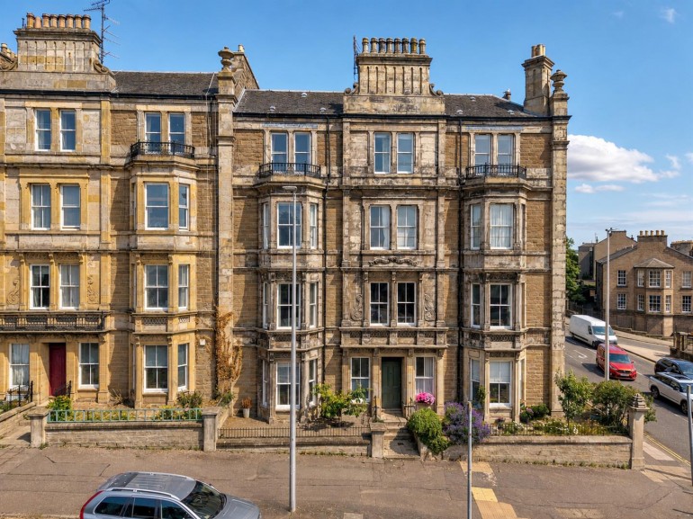 2/2, 1, Blackness Avenue, Dundee